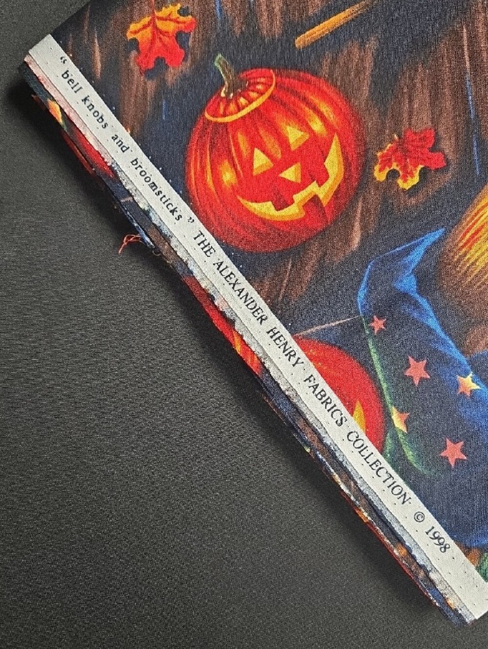 ๐๐๐"Bell Knobs And Broomsticks" The Alexander Henry Fabrics 1998, 2 Yards - Picture 6 of 6